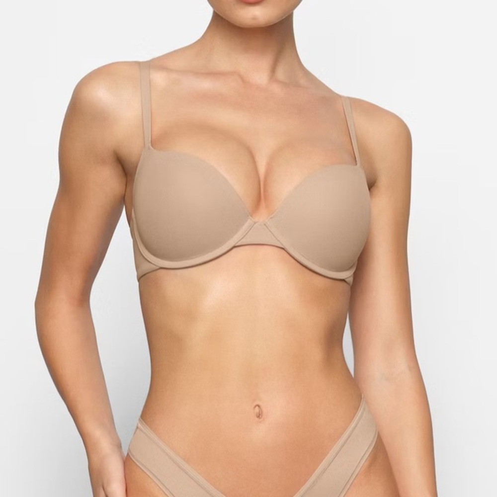 SKIMS FITS EVERYBODY PUSH UP BRA ❤️NWT❤️IN STORES❤️CLAY